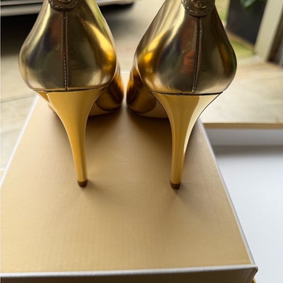 Michael Kors Elegant Gold Women's Heels - Picture 4 of 8